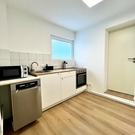 Apartment 3-zimmer-wohnung Für Bis Zu 5 Personen - Nähe Flughafen *
